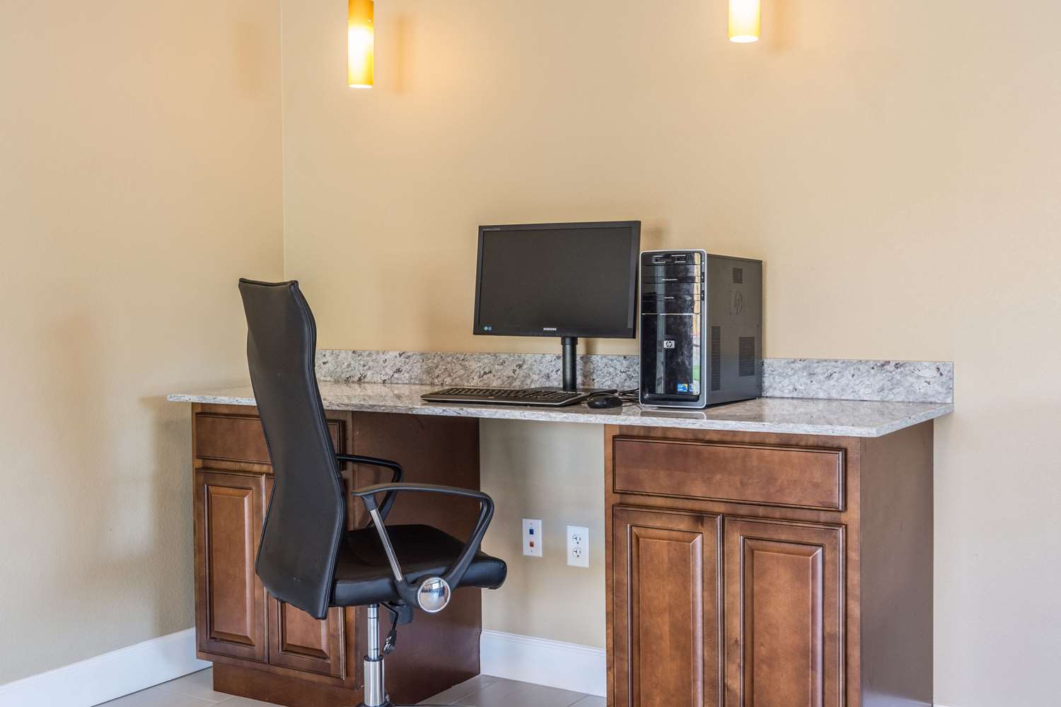 Econo Lodge Inn & Suites North Little Rock near Riverfront 10/14