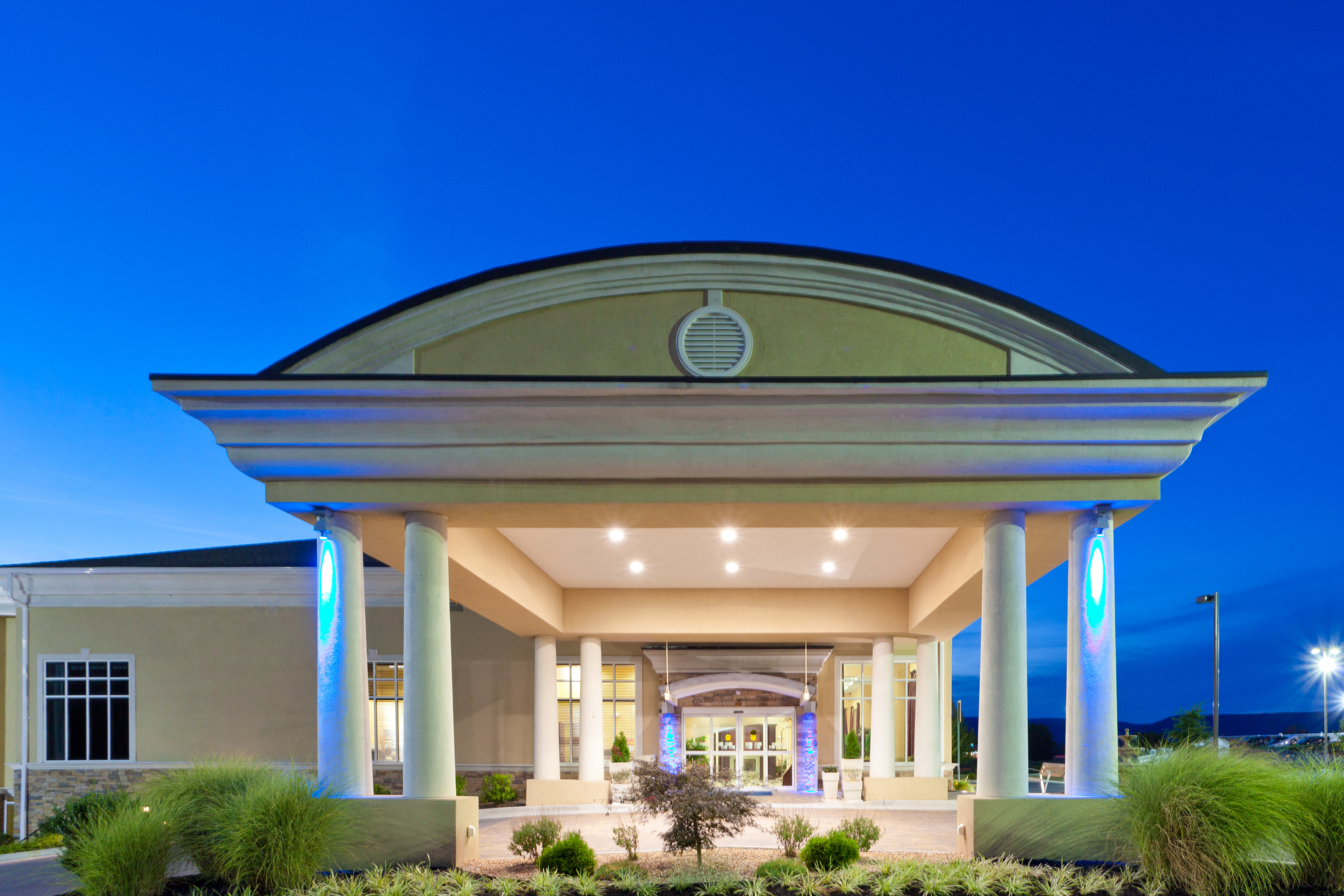 Holiday Inn Express Woodstock-Shenandoah Valley 2/28