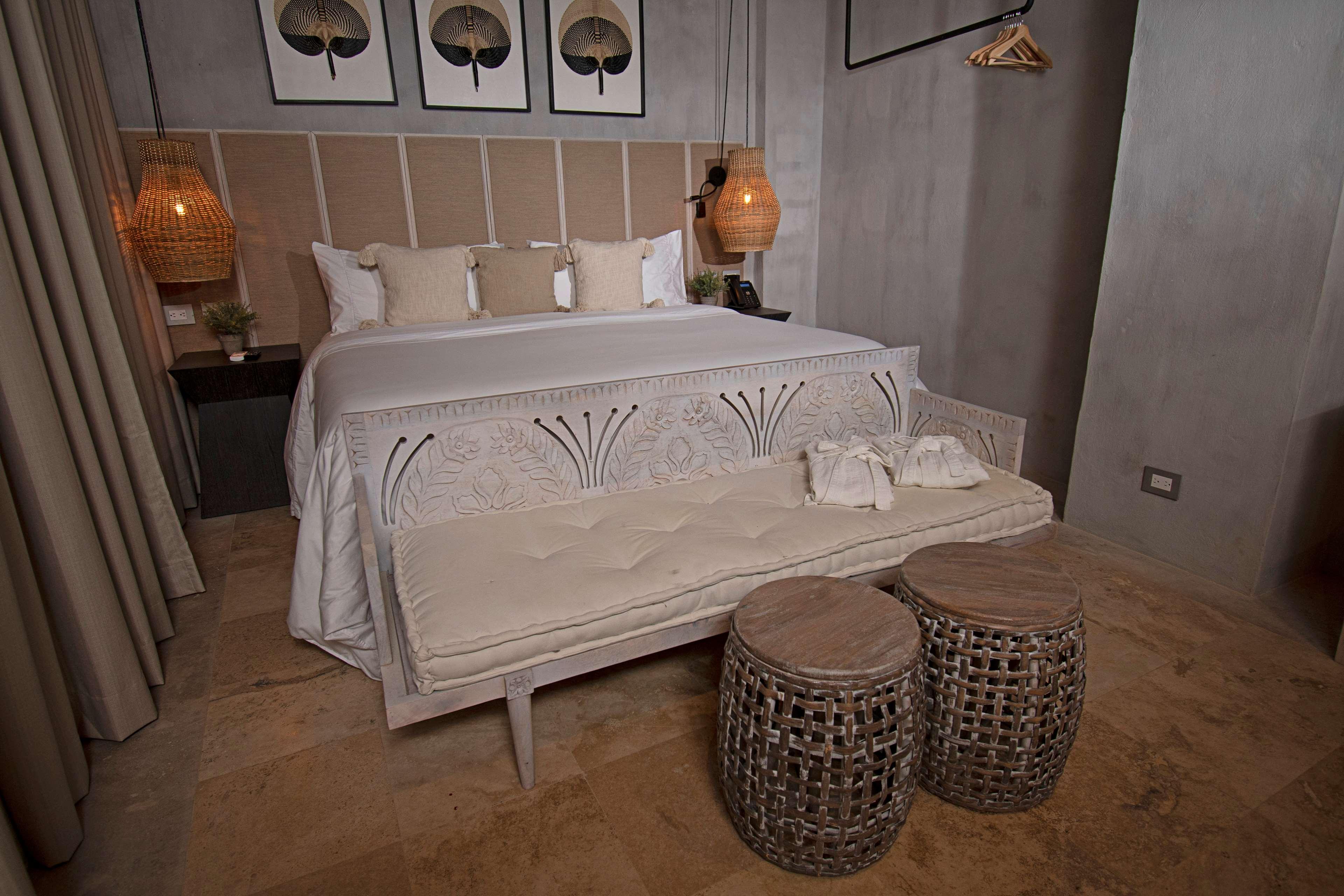 1 King Bed, 1 Bedroom Suite, Balcony