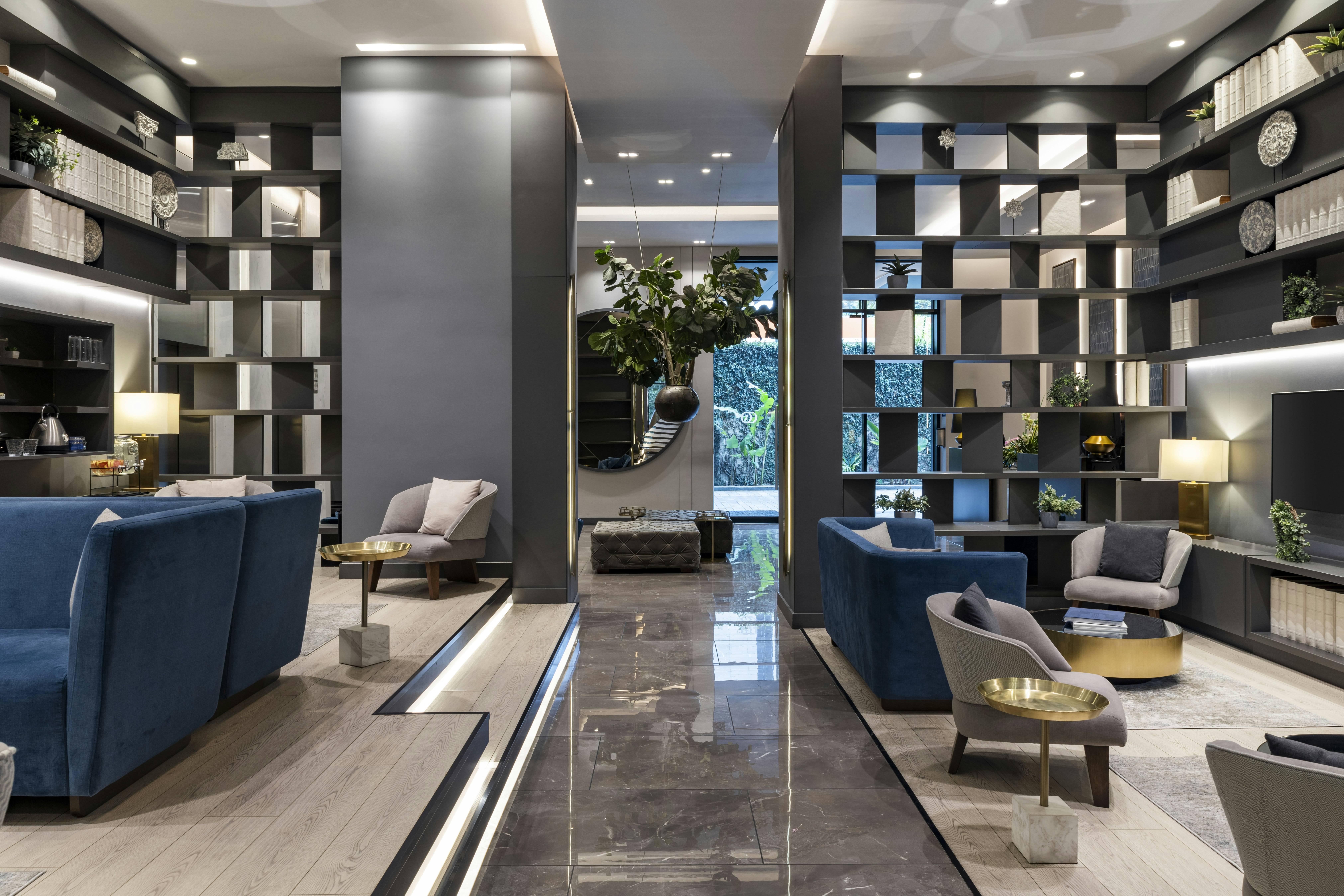 York Medellin, Curio Collection by Hilton 32/60