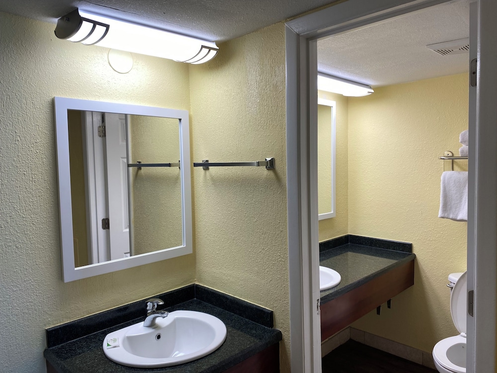 North Shore Oceanfront Resort Hotel 79/80