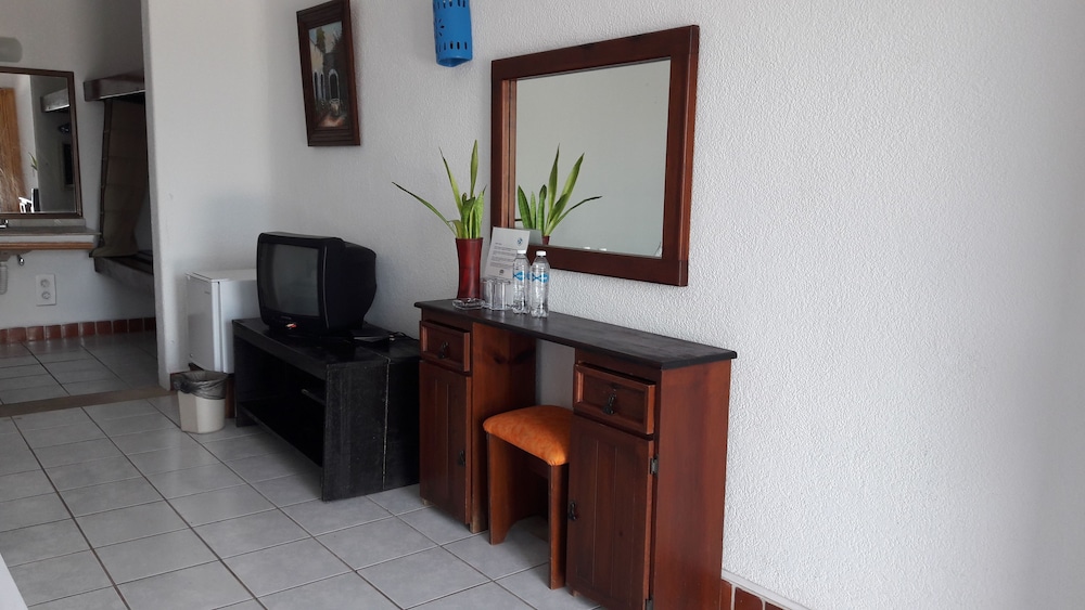 Pelicano Inn 52/67