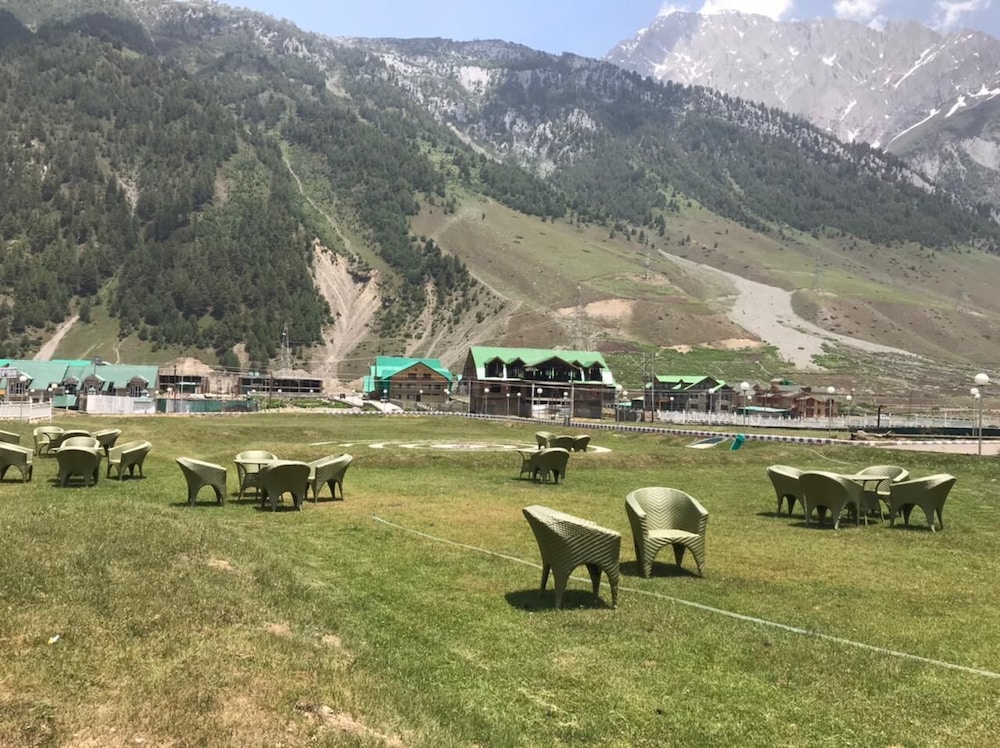 Country Inn & Suites by Radisson, Sonamarg 41/50