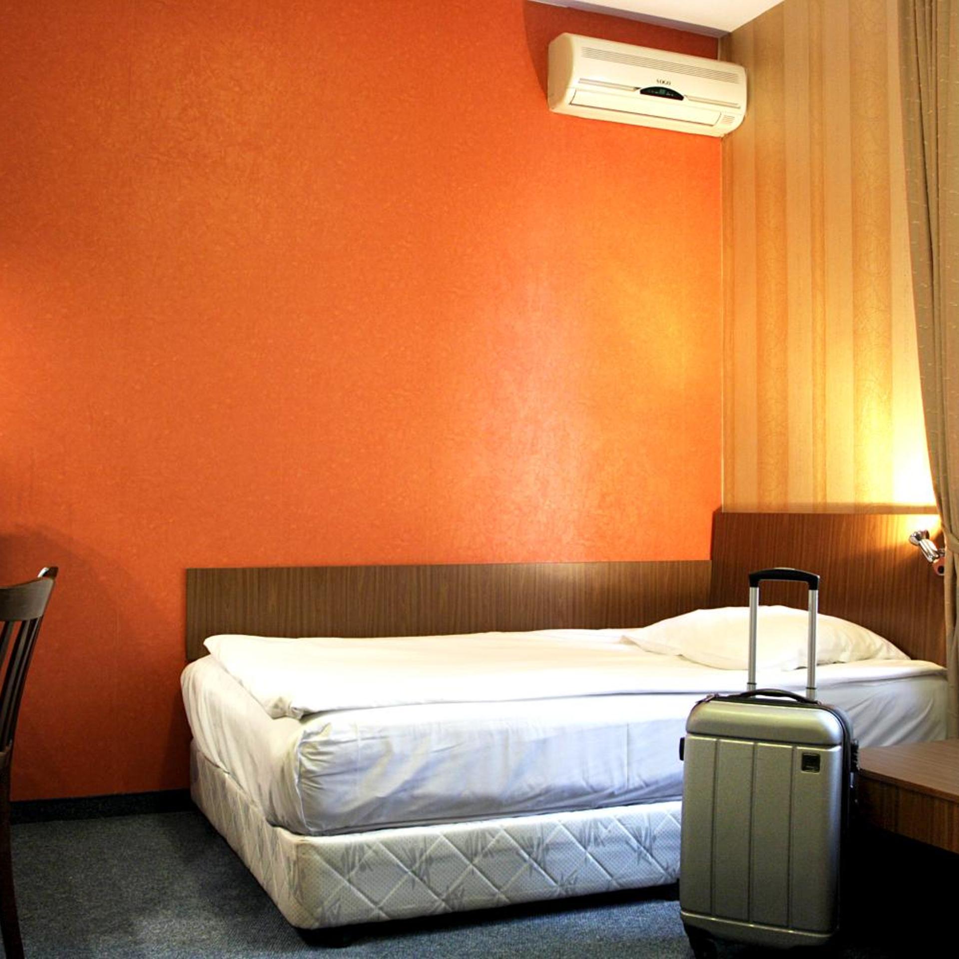 Room, Single