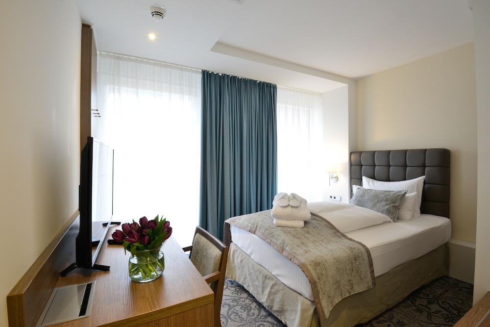 Room, Single, Double Bed