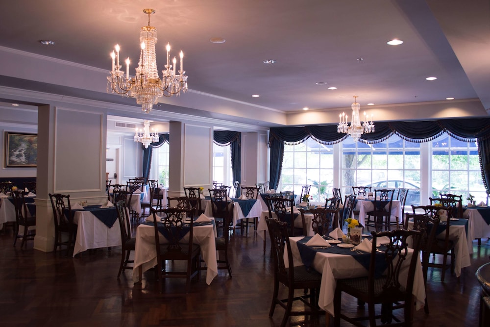 Historic Boone Tavern Hotel and Restaurant 61/69