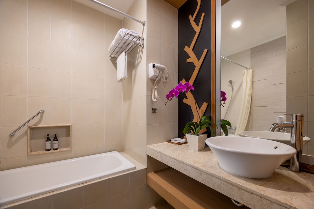 ADHI JAYA HOTEL 52/56