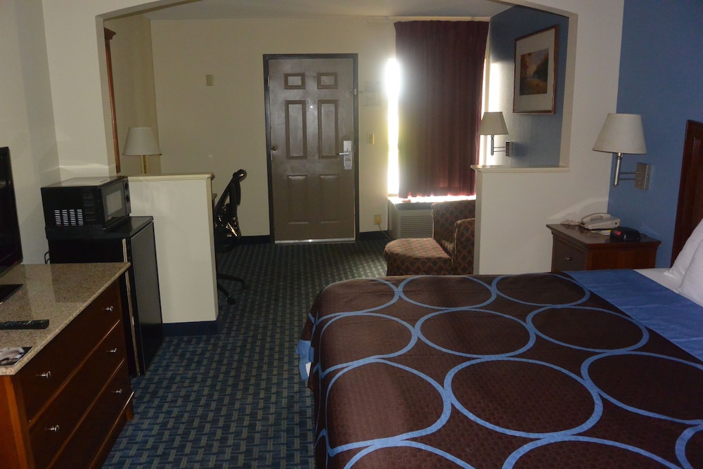 Days Inn By Wyndham Clarksville North 35/63