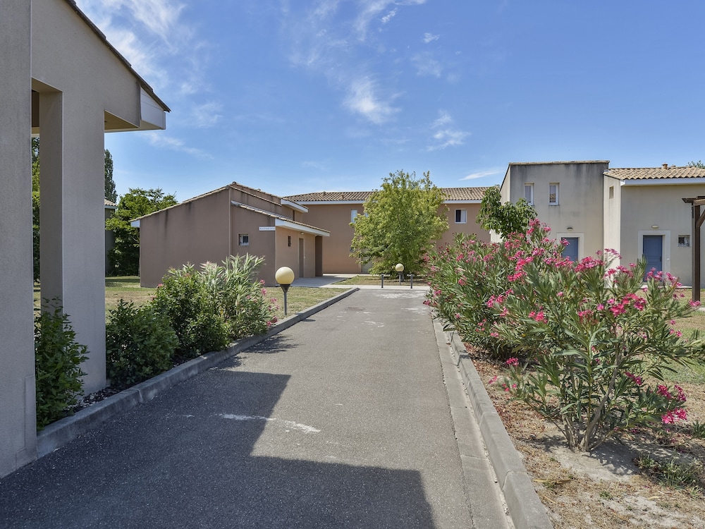 Residence Vacanceole Sun Hols Les Rives du Lac 63/68