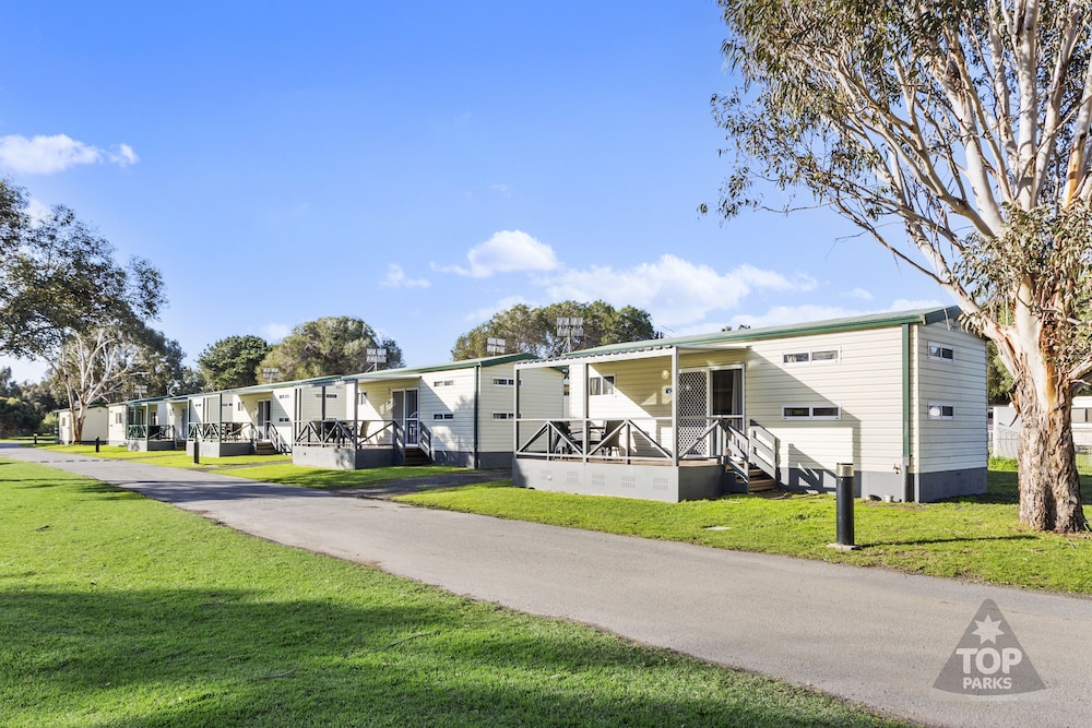 Victor Harbor Holiday & Cabin Park 43/46