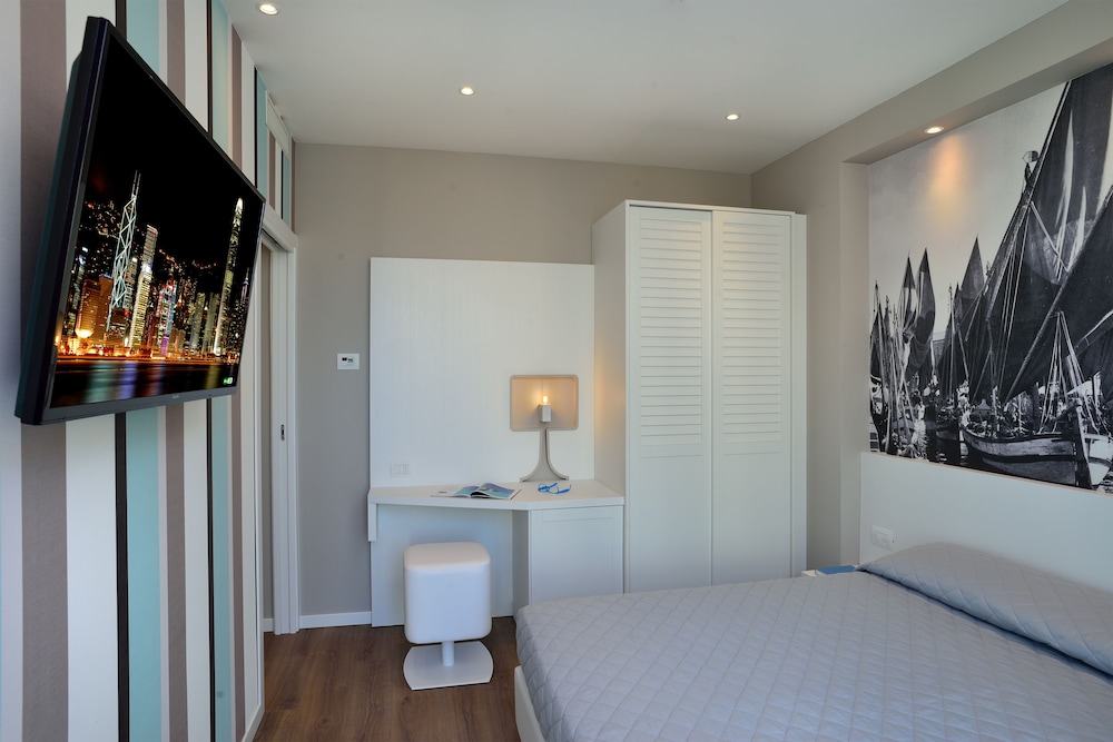 Embassy Hotel & Spa 41/43