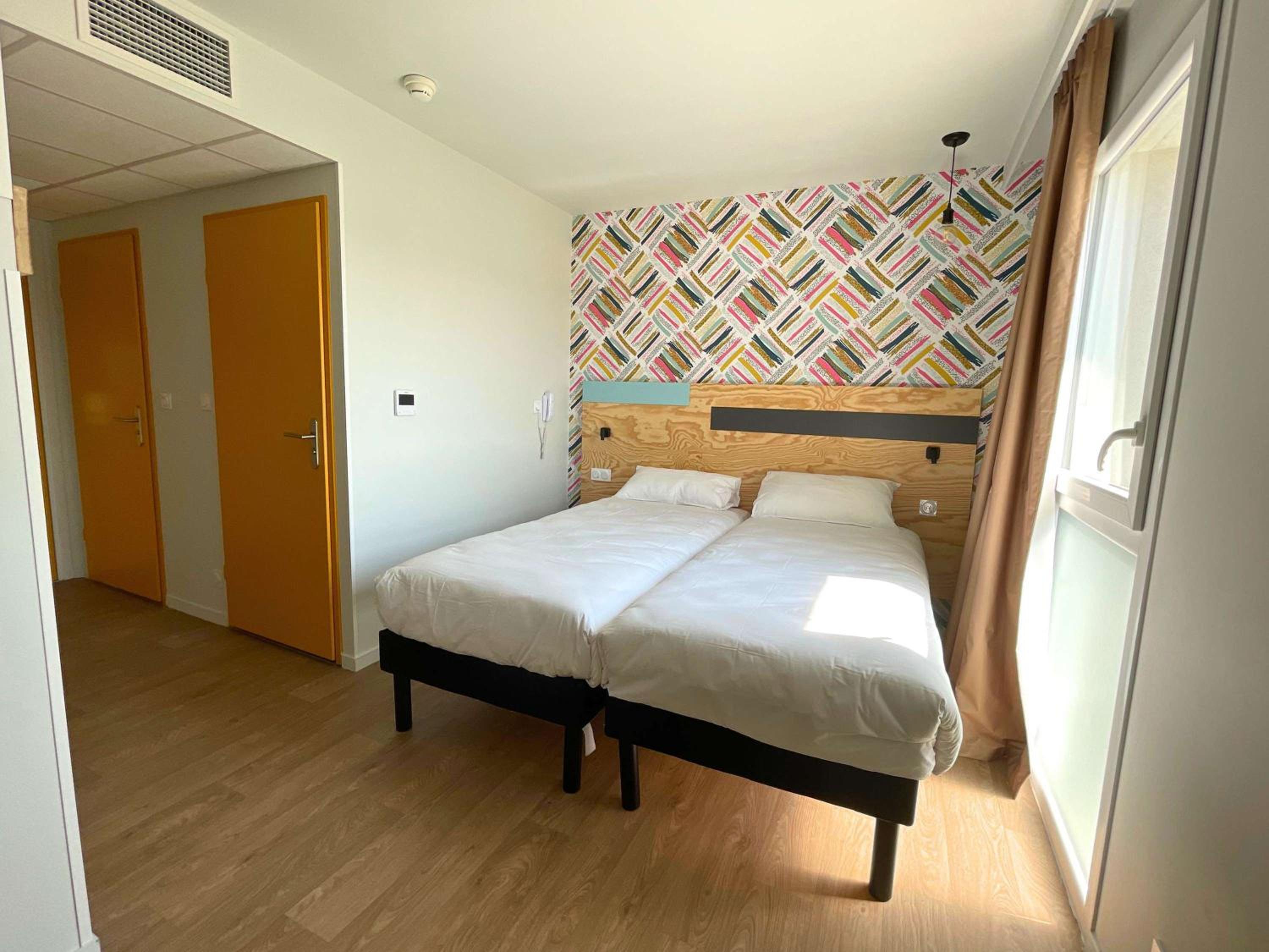 Pop, Double or Twin Bed