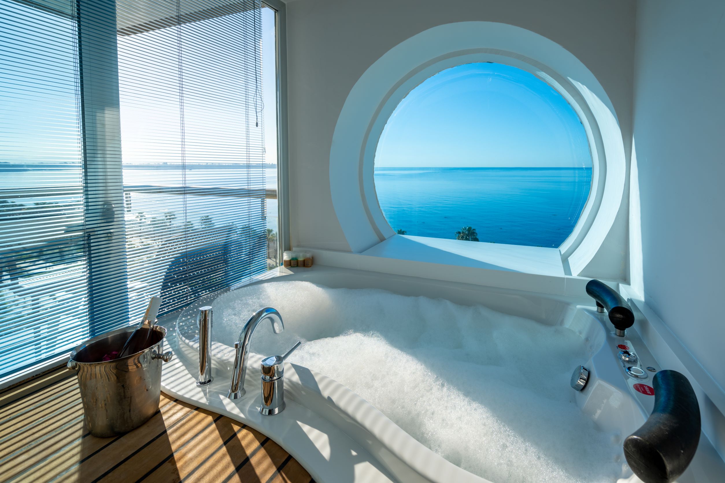 غرفة ركنية بجاكوزي، Pearly Hotel & Spa 2/2
