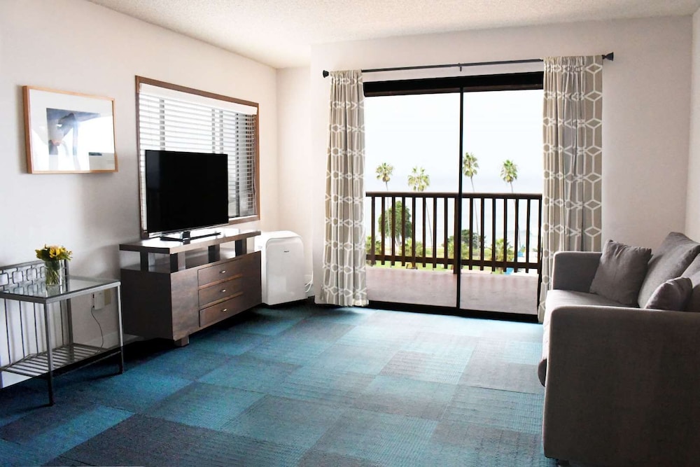 La Jolla Cove Suites 53/65