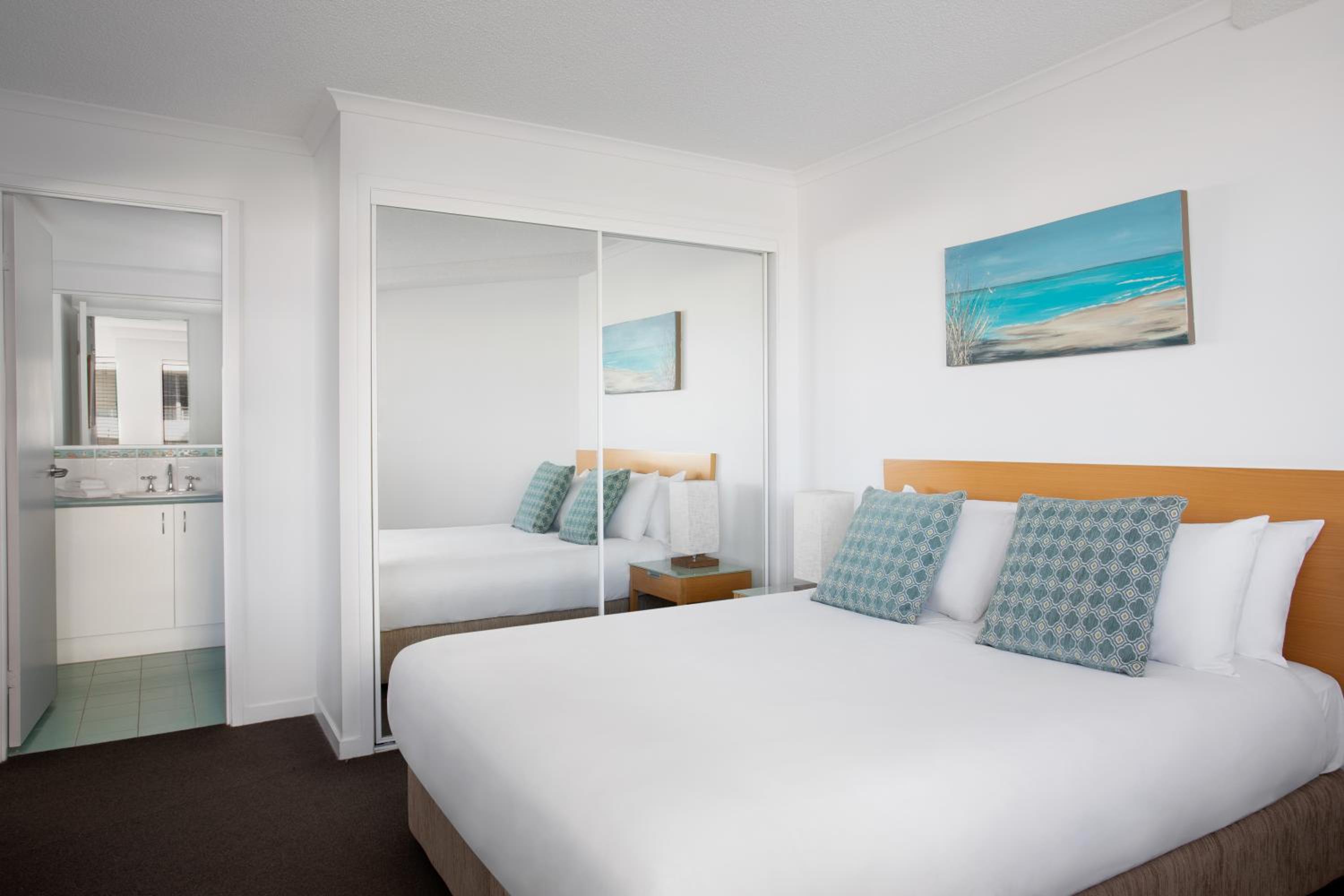 2 Bedrooms, Apartment, Water View