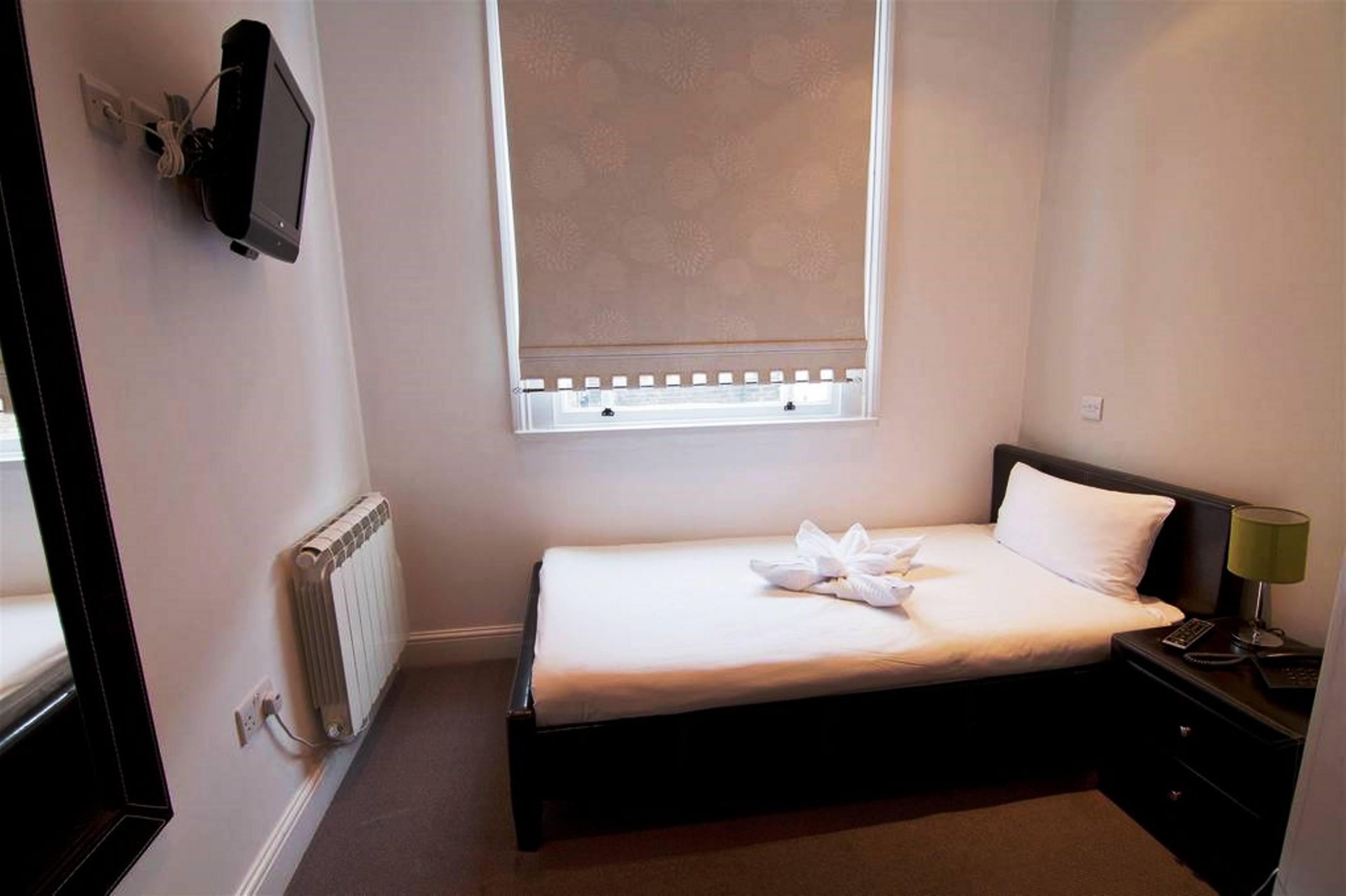 NOX HOTELS - Bayswater 10/20