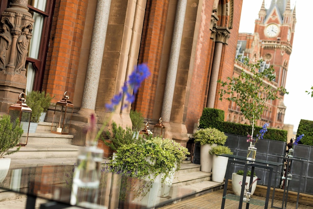 St. Pancras London, Autograph Collection 14/99