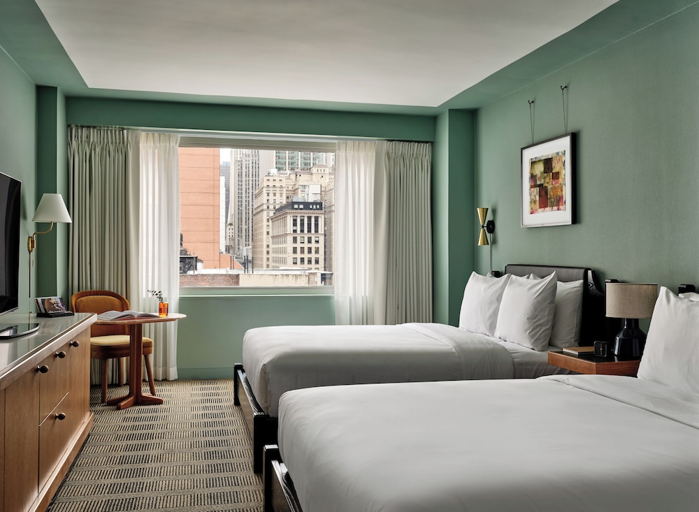 DELUXE, 2 QUEEN BEDS
