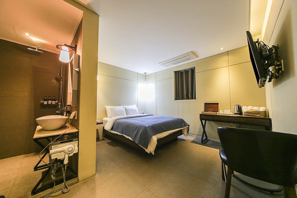 Hotel Myeongjak 27/67
