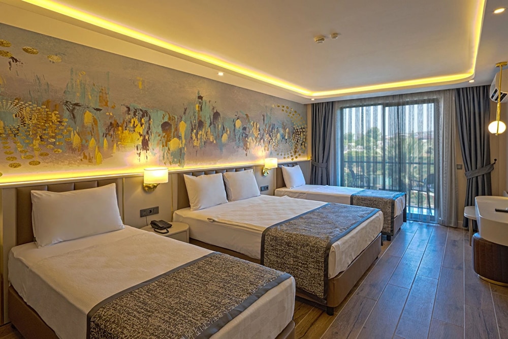 Standard, Double and Twin Beds, Land View, Large، Grand Paradise Hotel 2/5