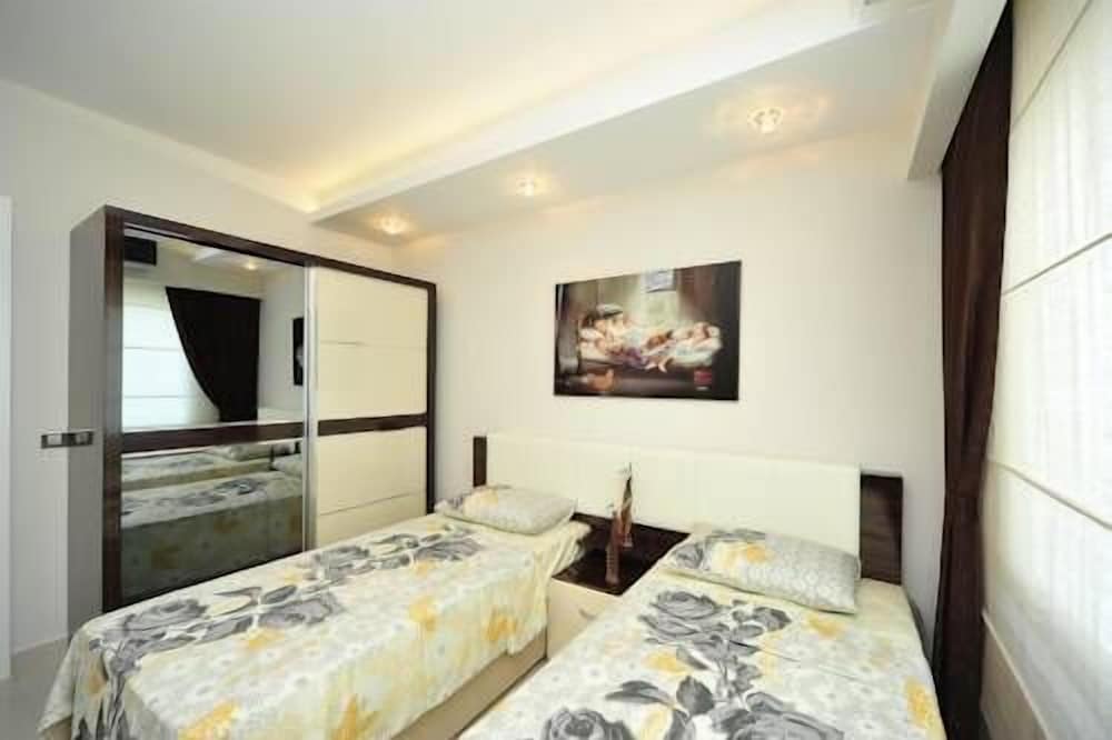 Azura Park Tourism Complex 15/75