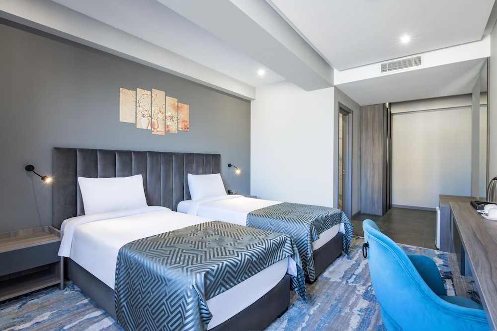 ECONOMY, TWIN BEDS