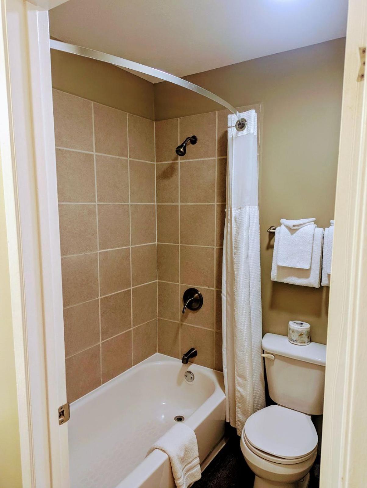 Alpine Inn & Suites 39/50