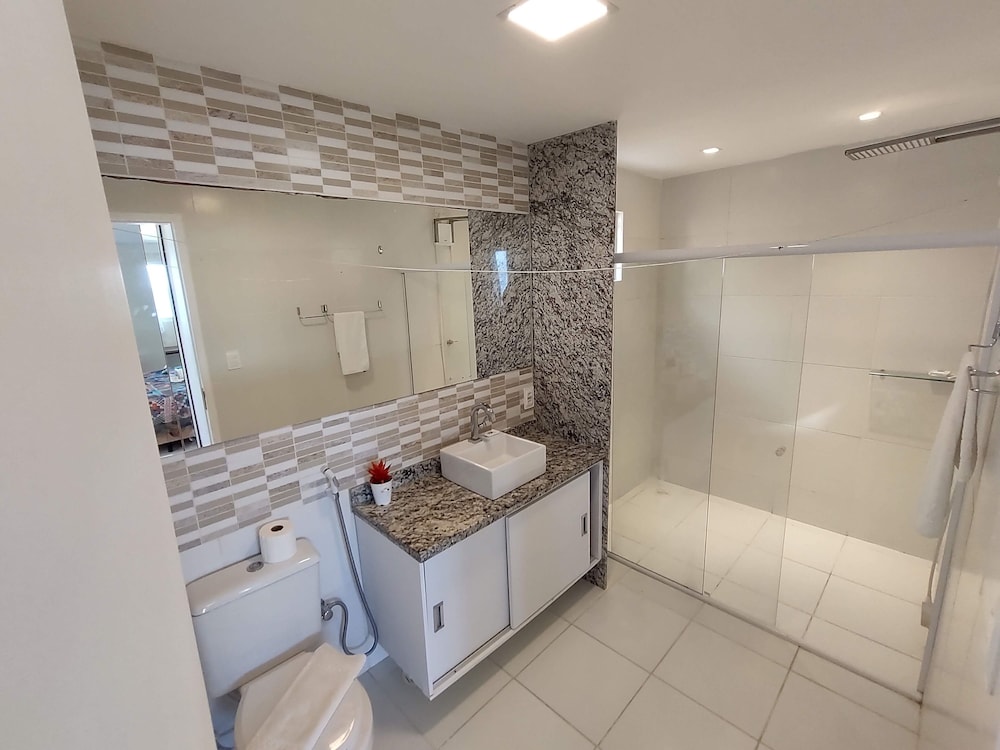 ROOM, QUADRUPLE
