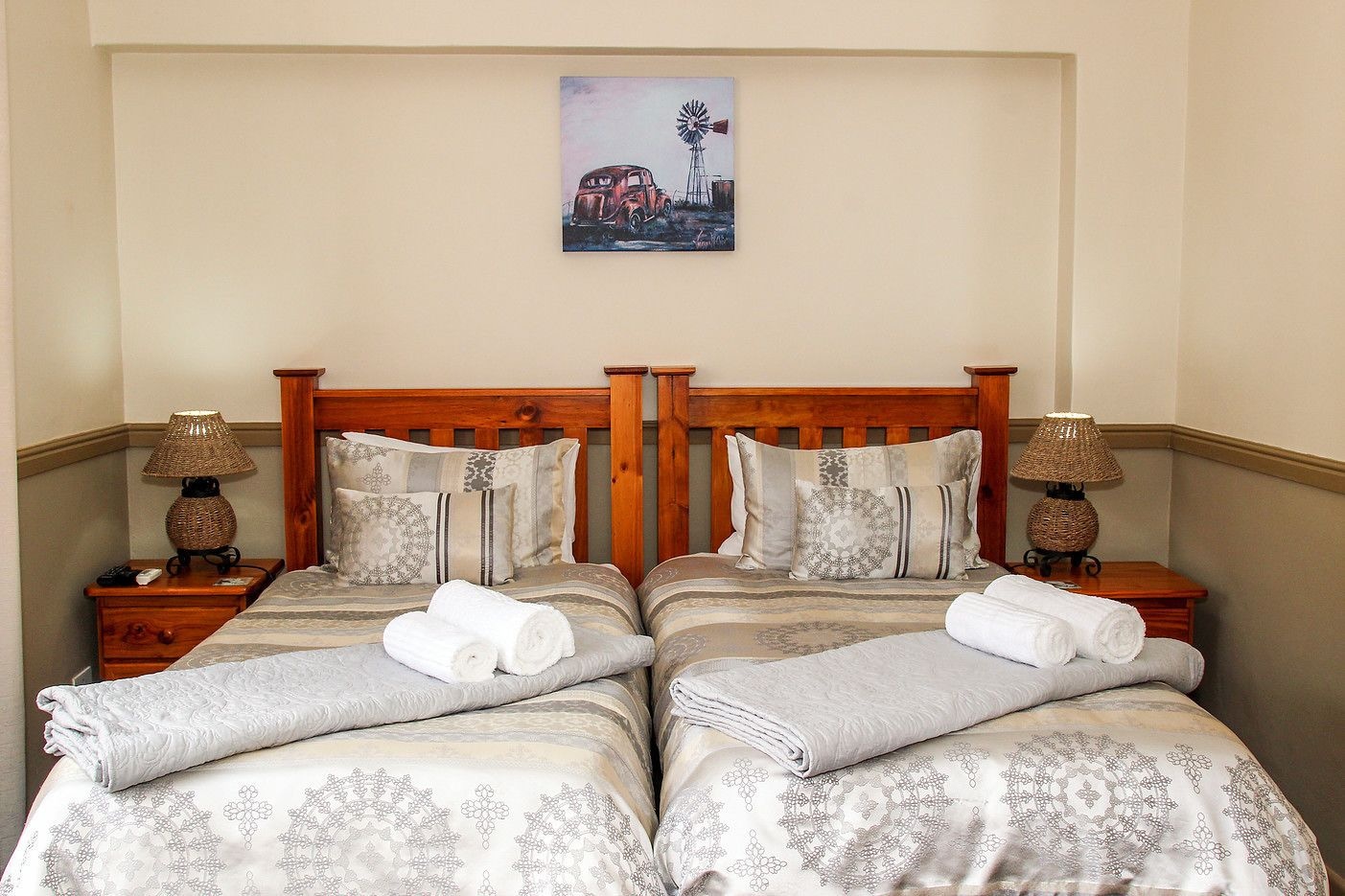ROOM, TWIN BEDS