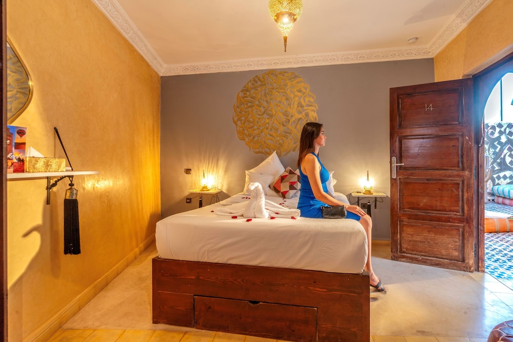 Standard, Queen Bed
