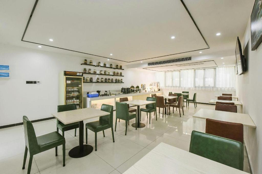 City Comfort Inn (Dongguan Gaobu Avenue) 44/54