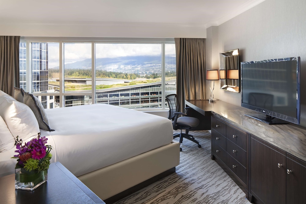 Fairmont Waterfront 23/72
