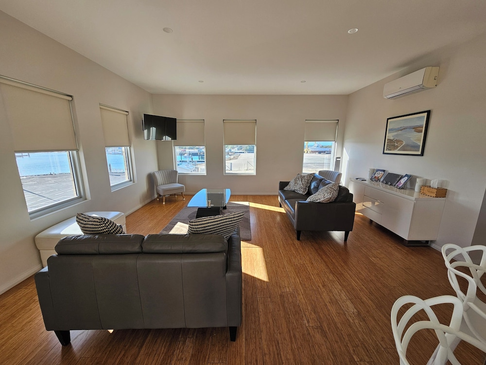 Robe Marina Accommodation 32/50