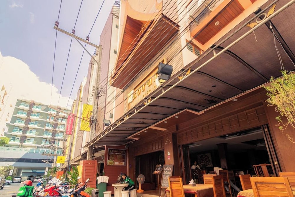 Lotus Hotel Patong 4/59