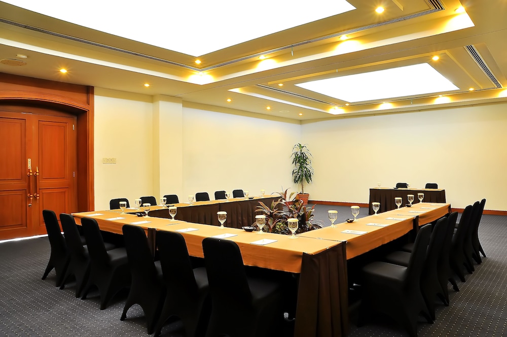 Hotel Santika Cirebon 21/28