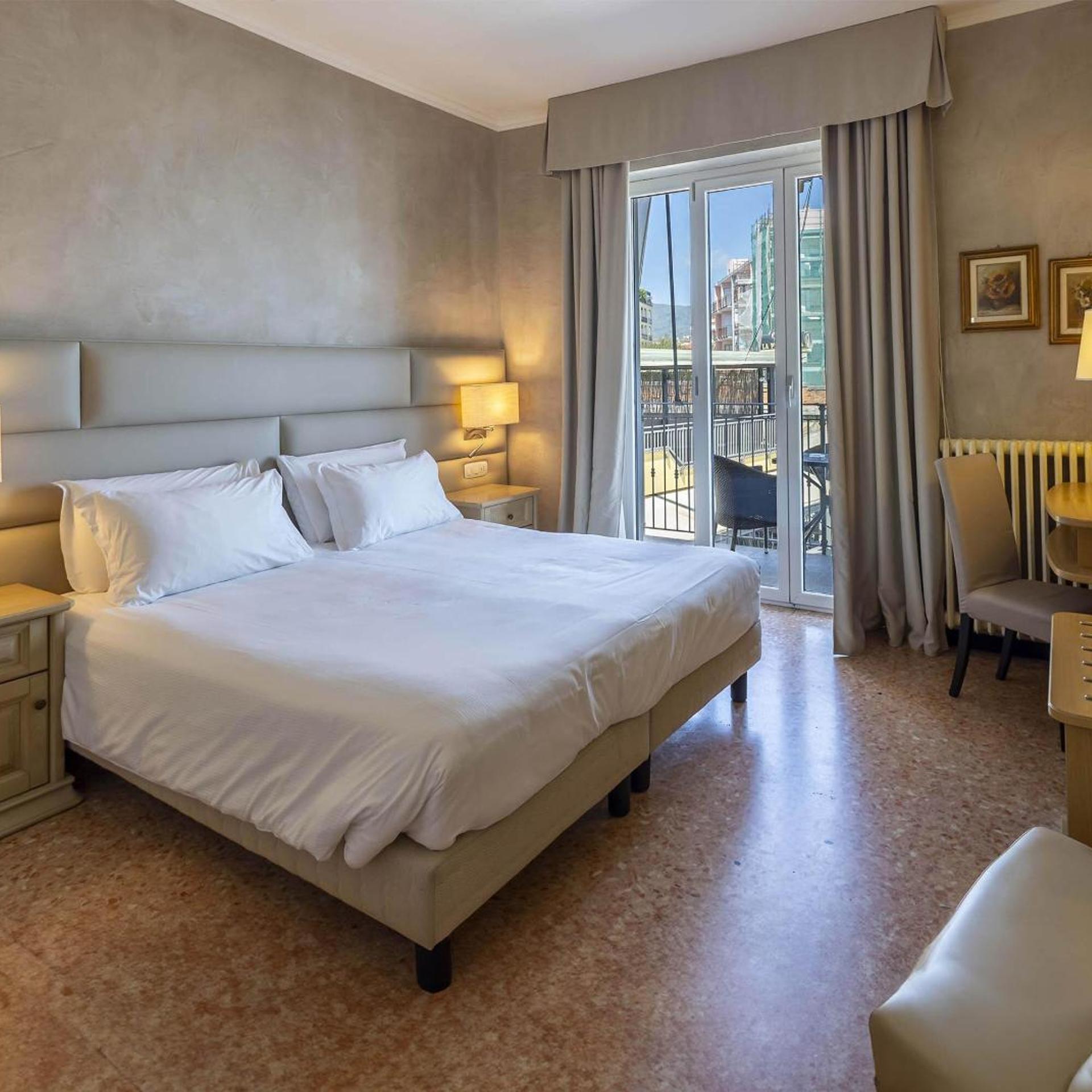 Room, Double Bed, Lateral Side Sea View, Terrace