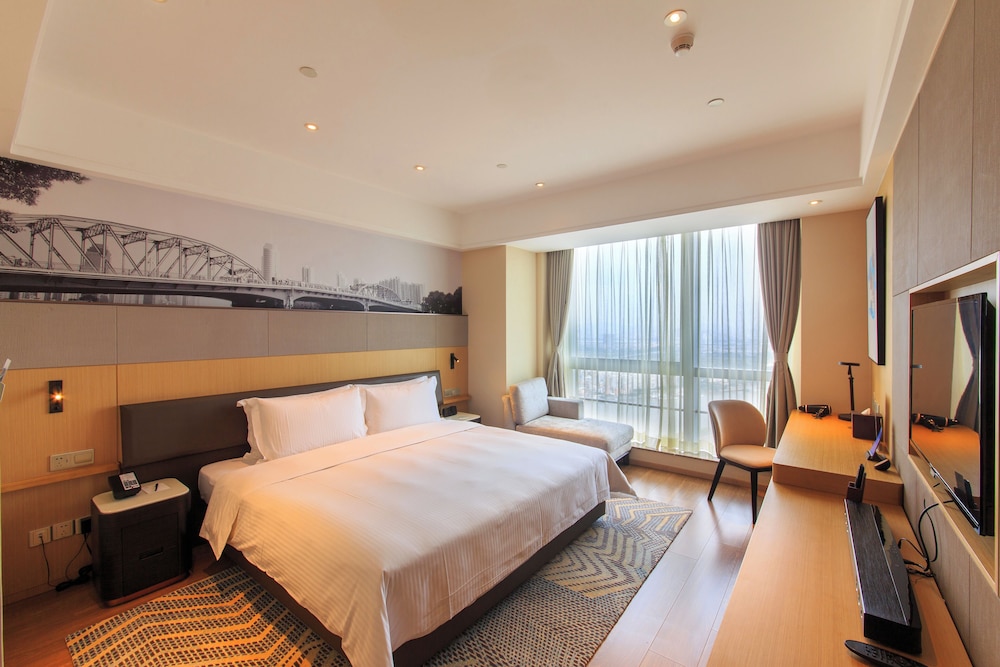 Deluxe, Studio, King Bed, Somerset Bio-Island Guangzhou 4/4