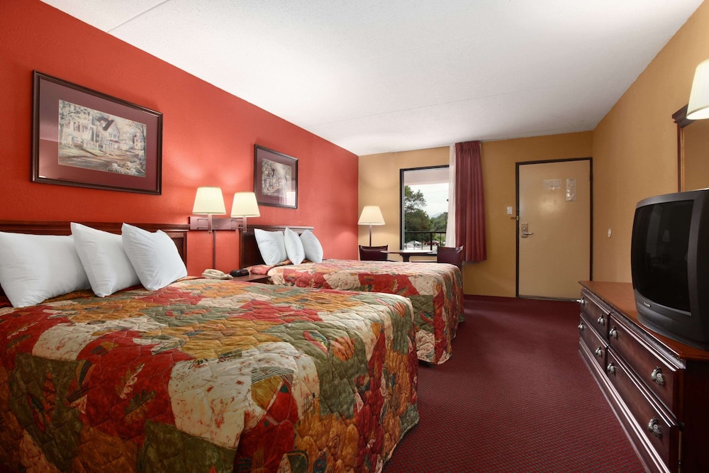 Days Inn by Wyndham Harriman 23/39