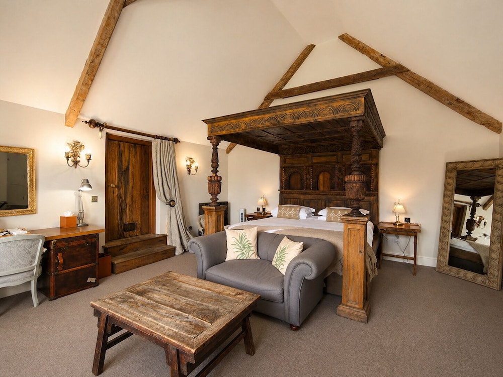 Somerset Suite