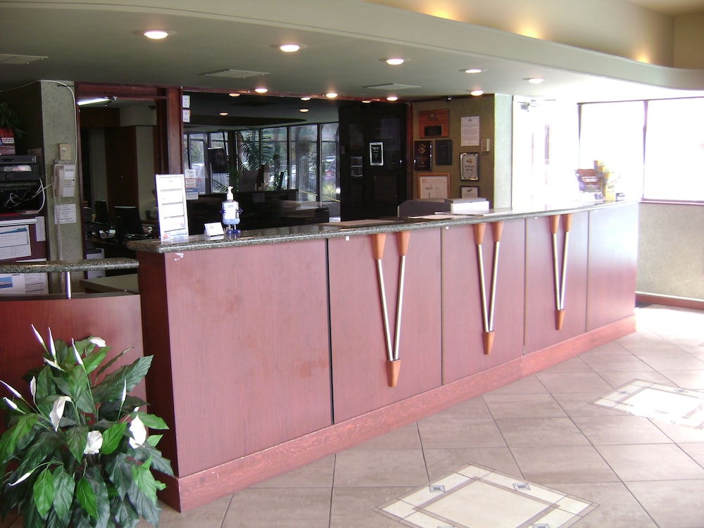 Days Inn by Wyndham Victoria On The Harbour 8/38
