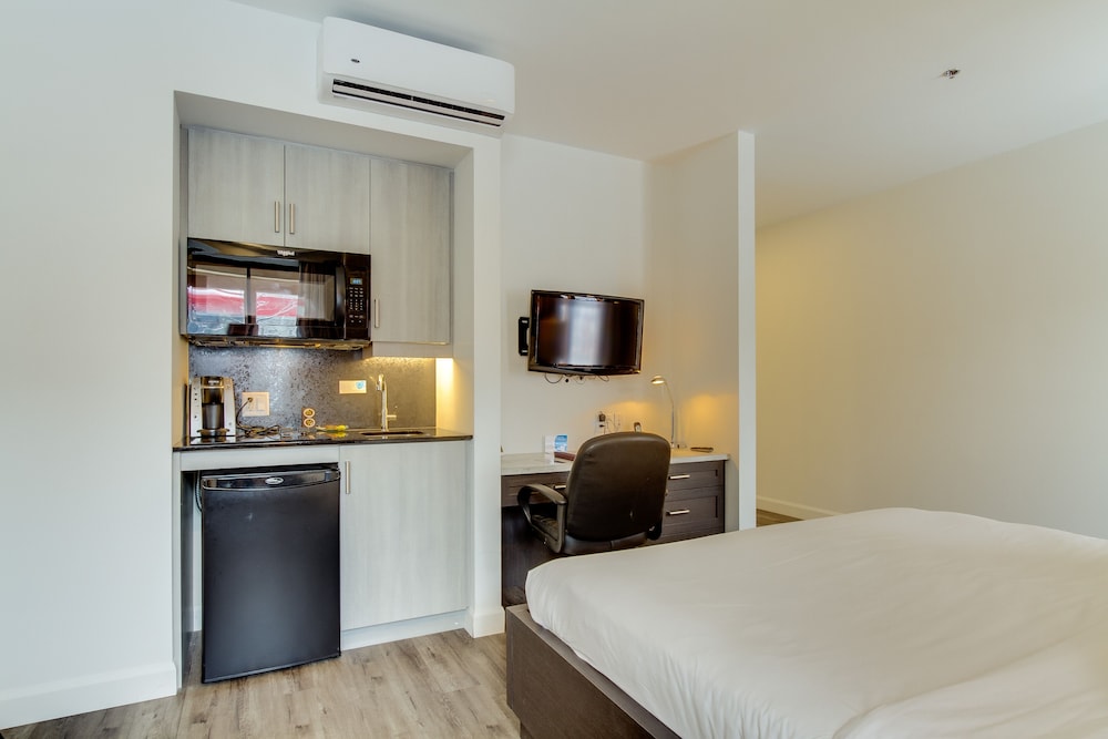HOTEL PORT-ROYAL 16/52