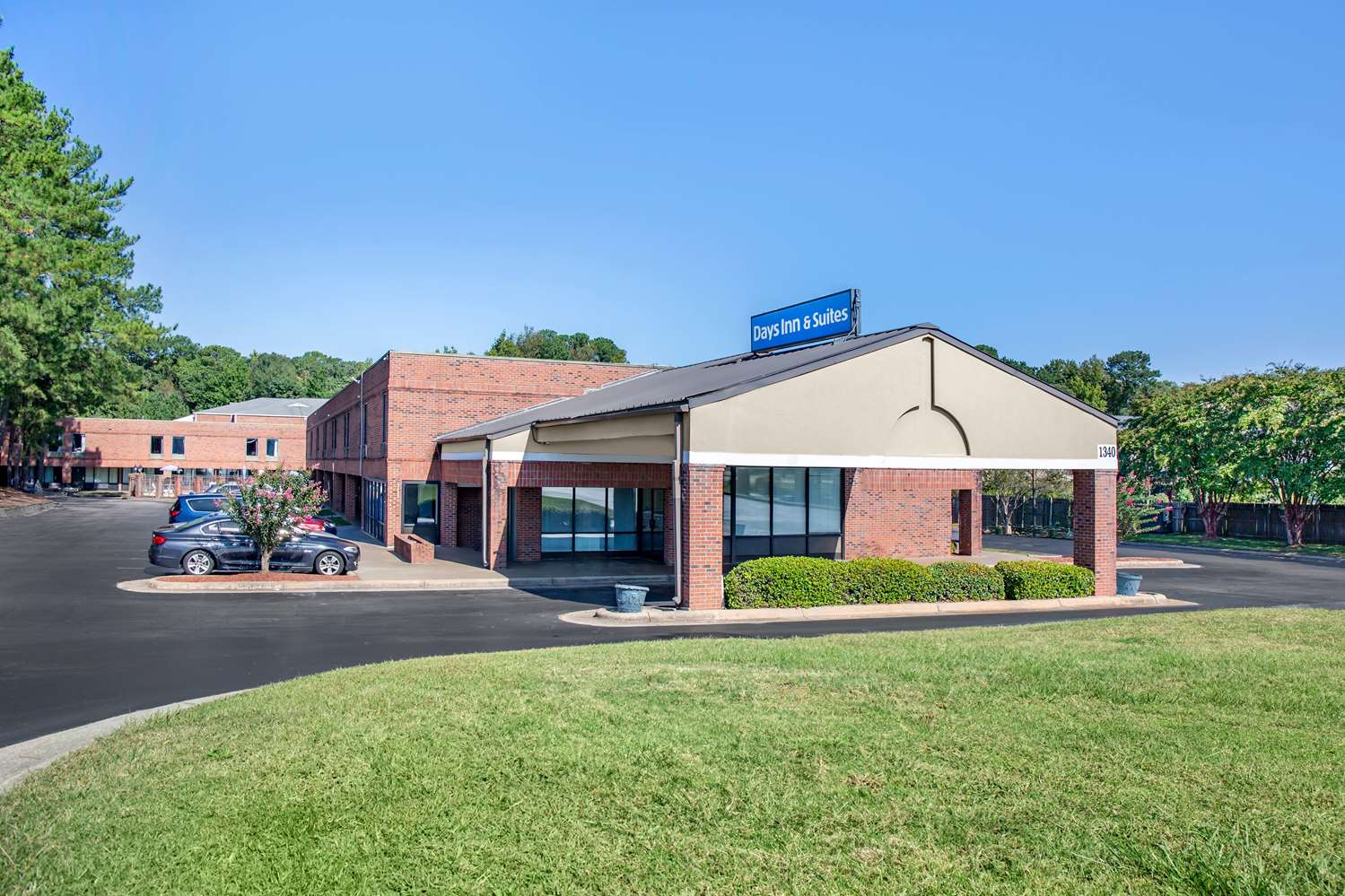 Days Inn Suites By Wyndham Rocky Mount Golden East 52/56