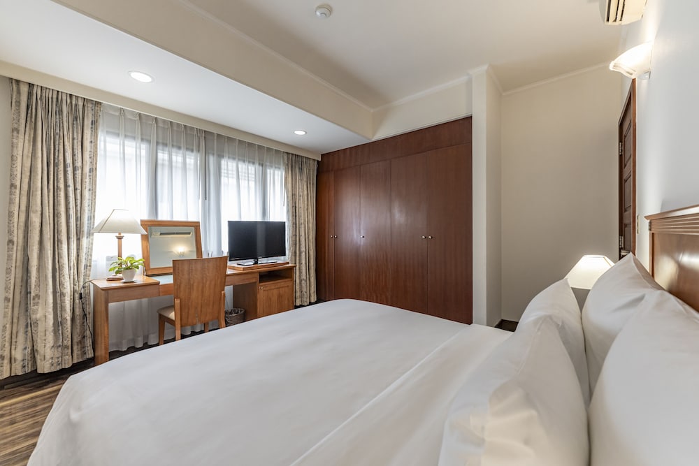 2 BEDROOMS, DELUXE, SUITE, CITY VIEW, KITCHEN