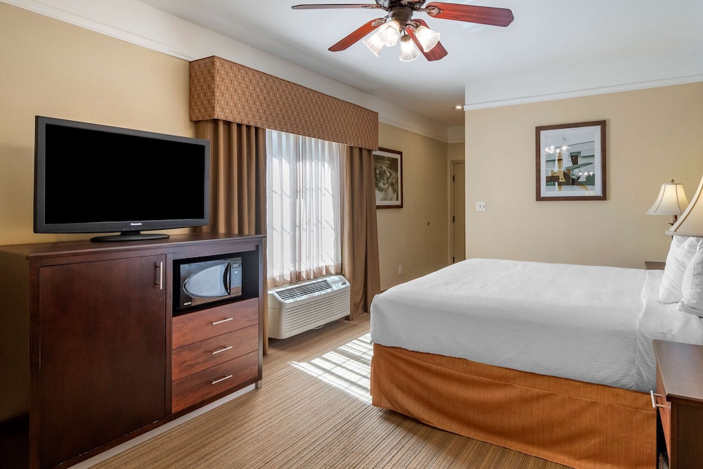 Best Western Plus Monica Royale Inn & Suites 7/31