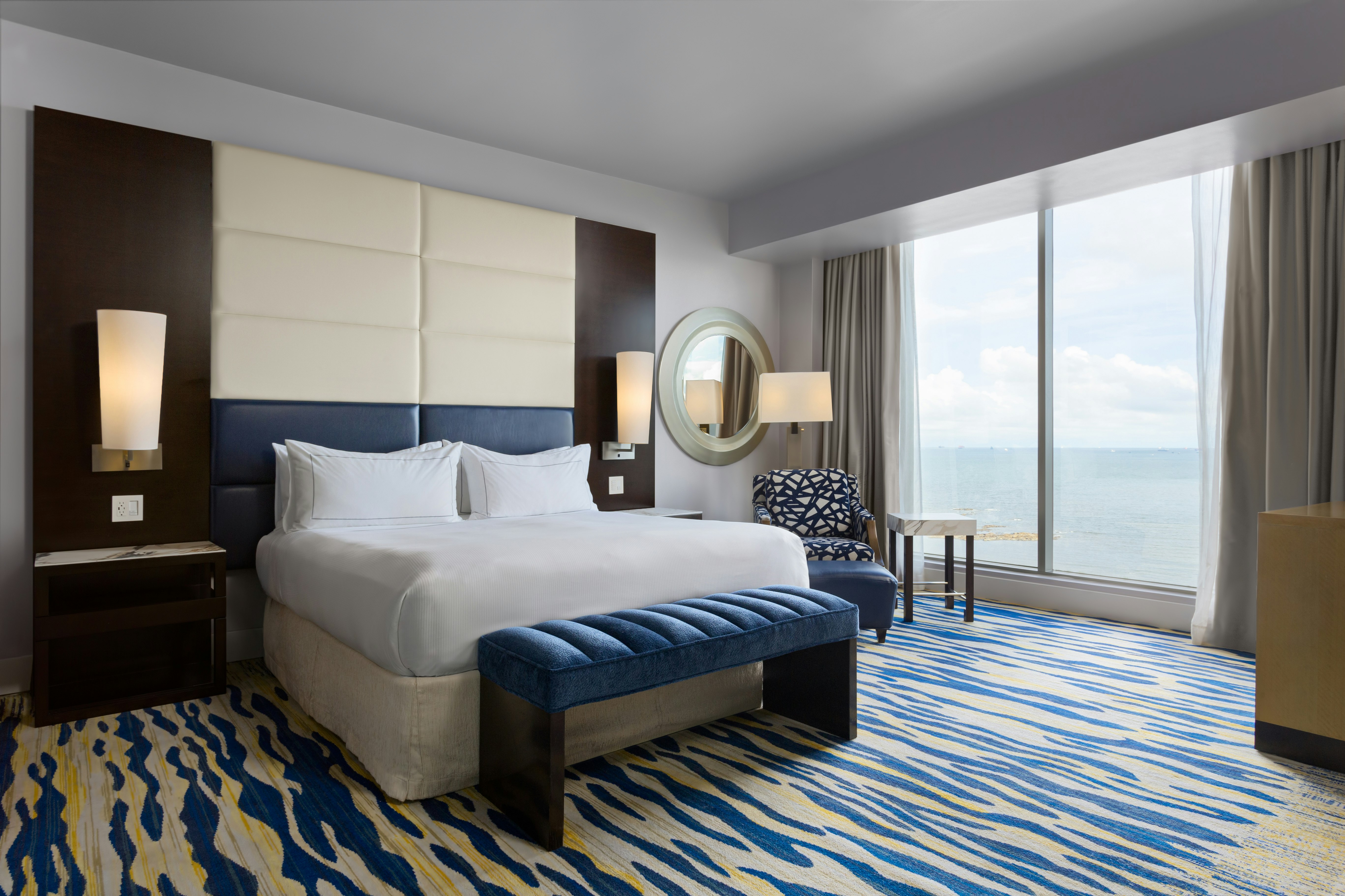 JUNIOR SUITE, KING BED, OCEAN VIEW