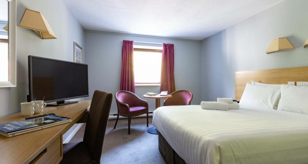 Caledonian Hotel 14/42