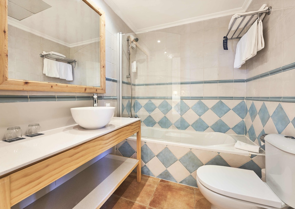 Insotel Cala Mandia Resort Spa 70/71