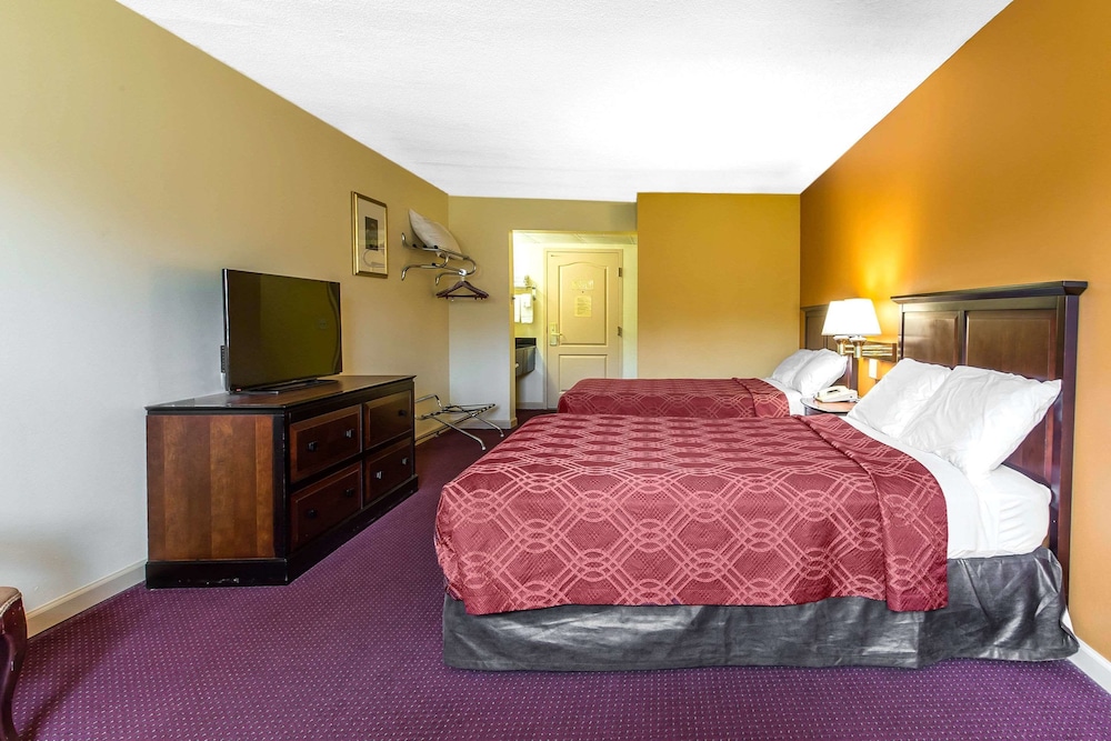 Econo Lodge At Six Flags 11/15
