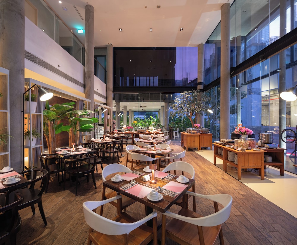 Morrissey Hotel Residences 48/60