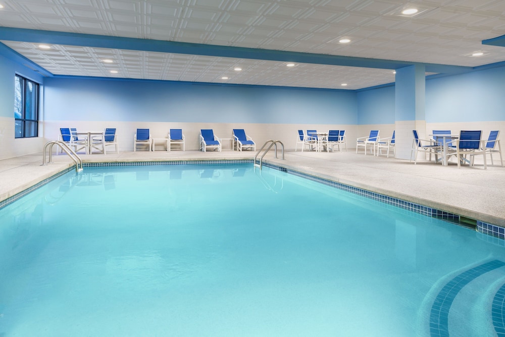 Holiday Inn Express Boston South Brockton 67/78